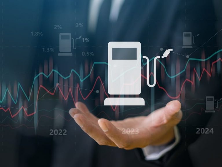 Concept,Of,Energy,Management,With,Businessman,Presenting,A,Oil,Price